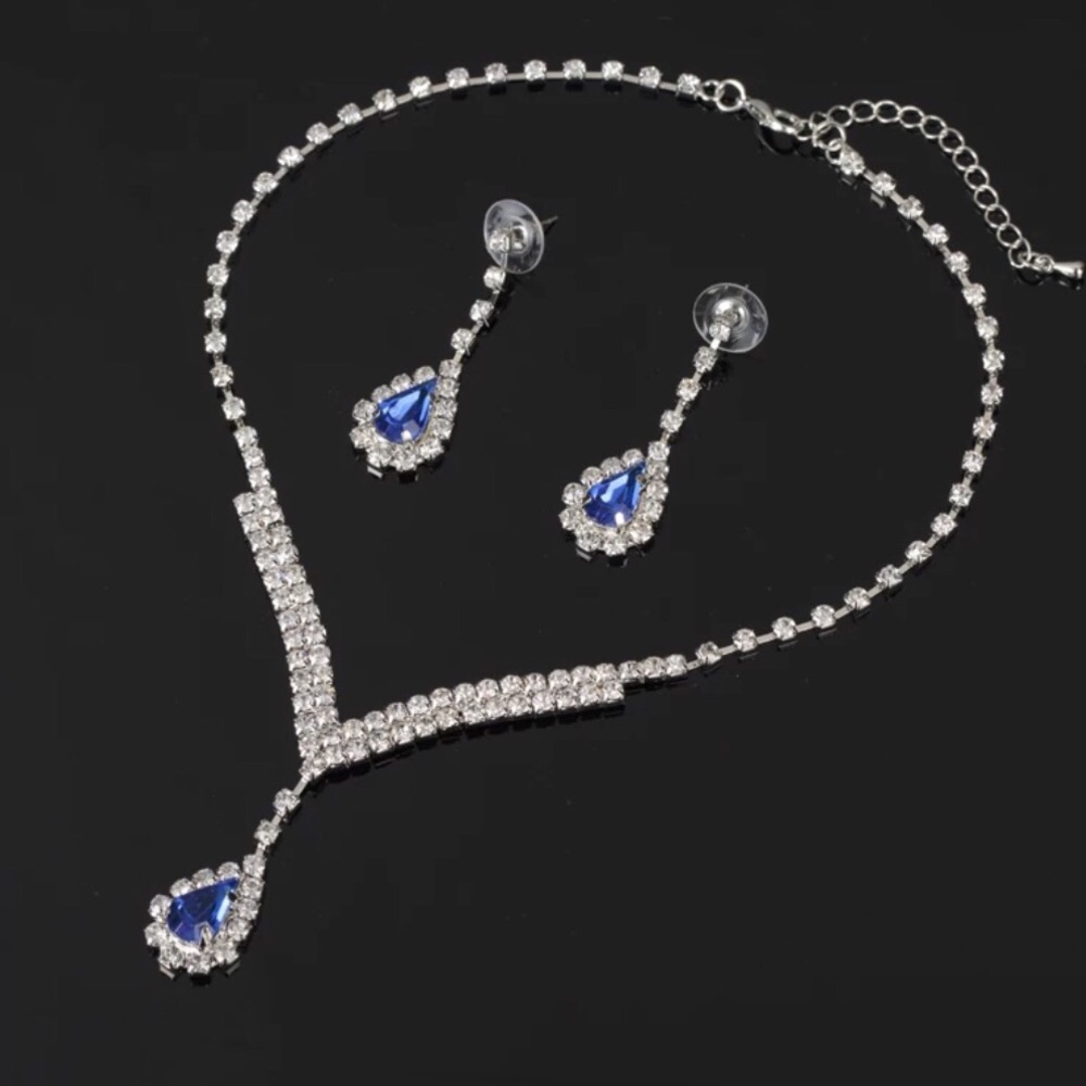 FINAL SALE ❗️ Classic Necklace Earrings Set